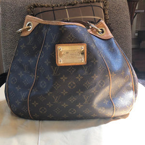 Louis Vuitton Galleria PM Hobo Style Handbag